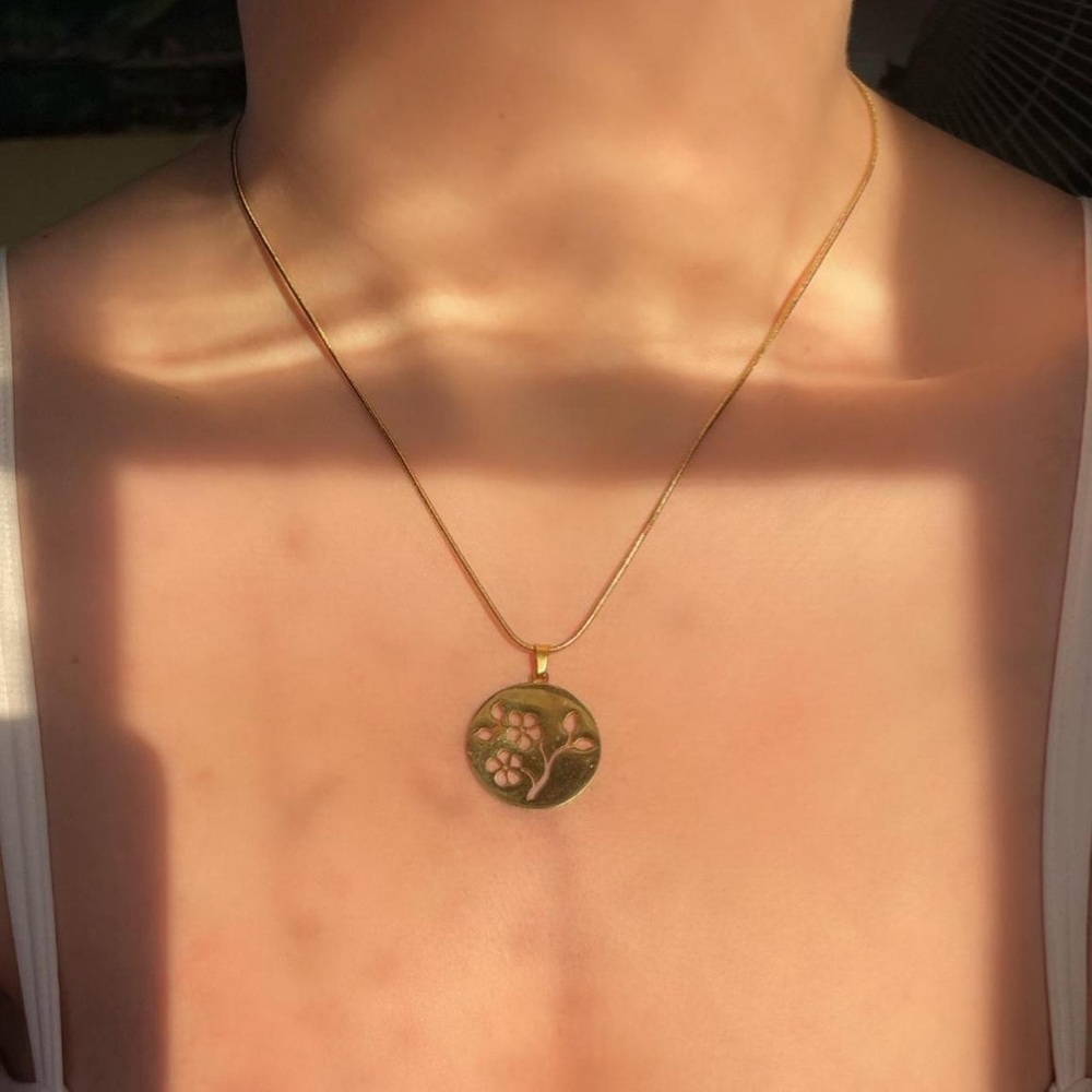 Gold Floral Circle Pendant Necklace